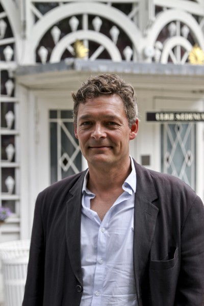 Peter Reichhardt foran Glassalen i Tivoli Sommer 2015, foto; Simon Verheij